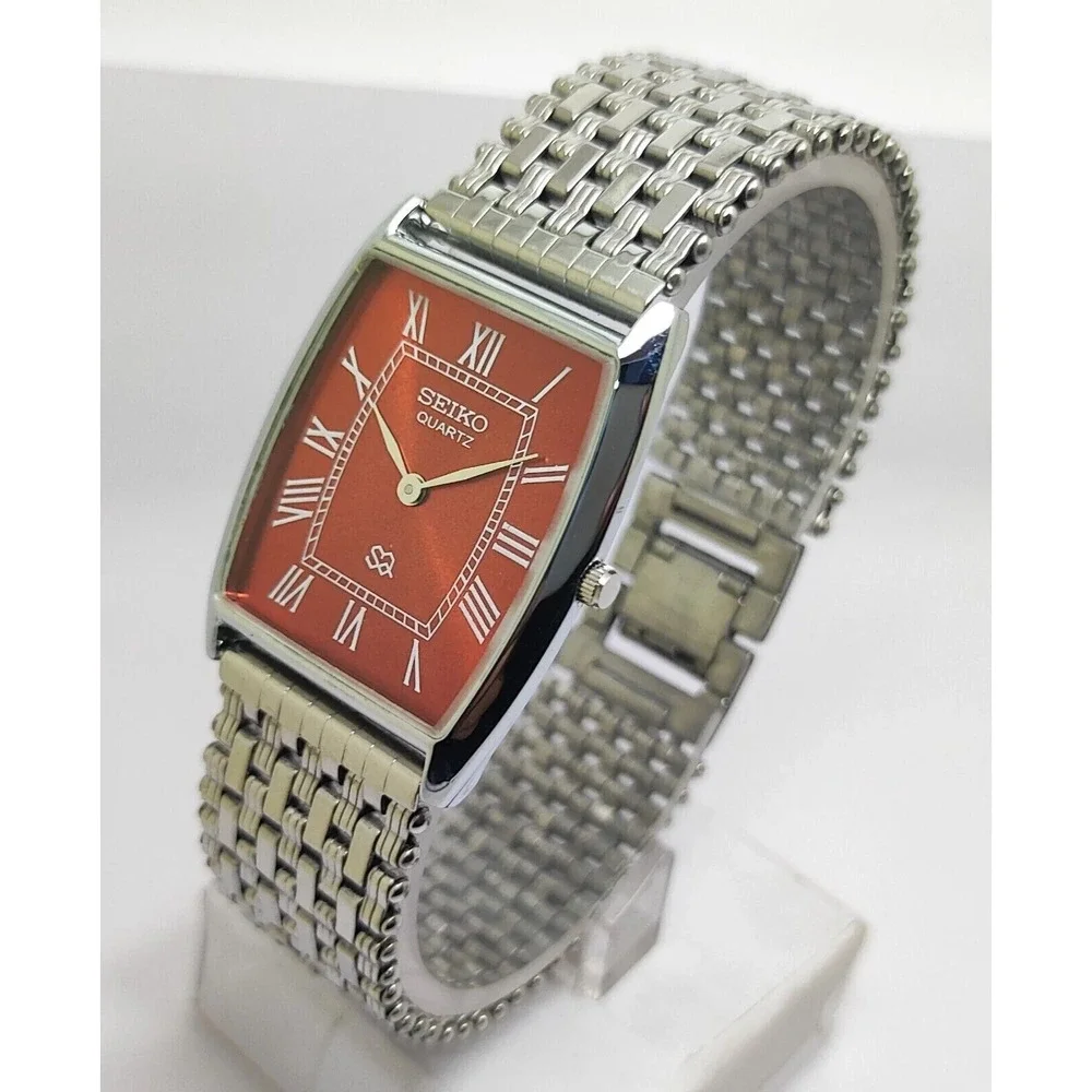 Vintage Style Seiko Quartz Mens Silver Watch & Red accents W/ Metal Strap